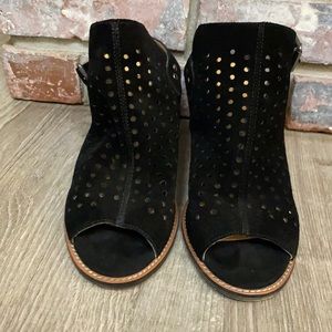 Chinese Laundry sandals 8.5